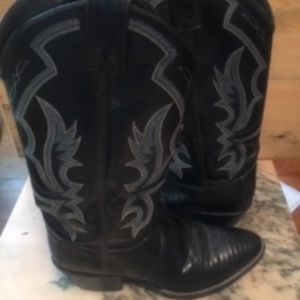 Justins Cowboy Boots--Black